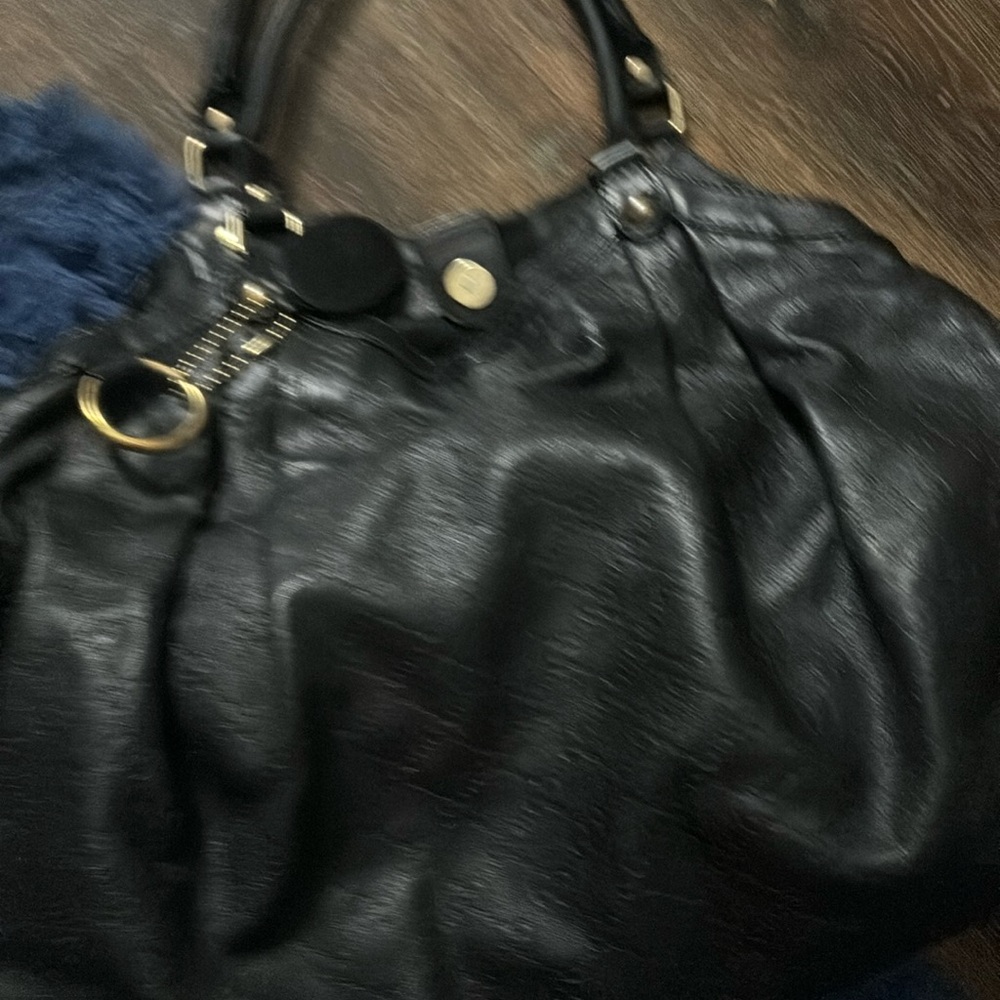 Gucci gucci gucci big black purse authentic and still in good condition